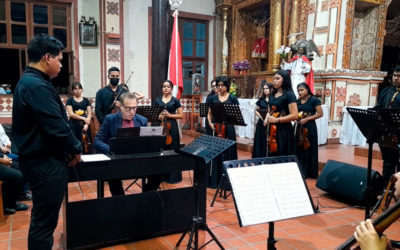 El pianista francés J.F. Zygel brindó un concierto en San José de Chiquitos junto a la orquesta municipal